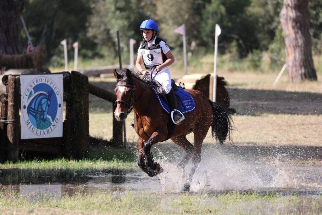 Sfide di velocit&agrave; e grande affiatamento tra cavallo e cavaliere nel percorso derby.